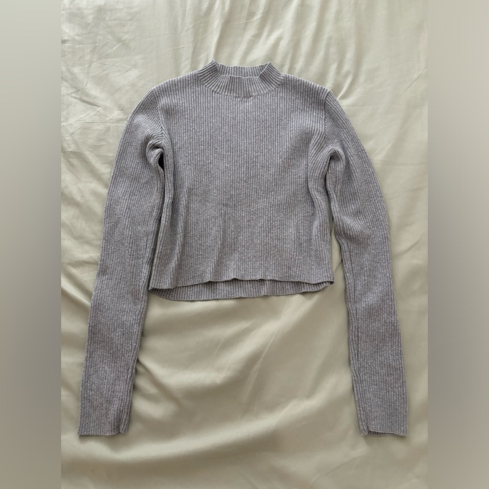 Brandy Melville (small) Gray Mock-neck Ribbed Cropped Sweater